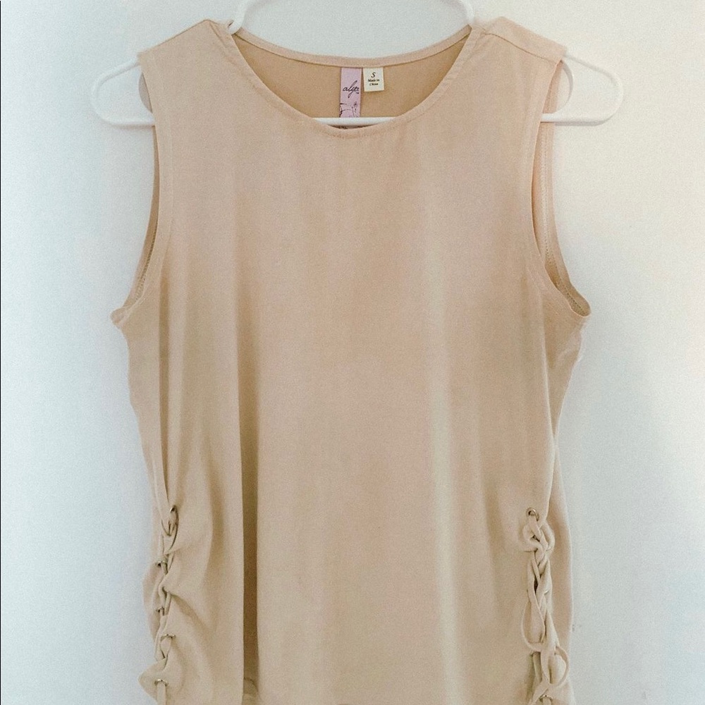peach lacey top!!